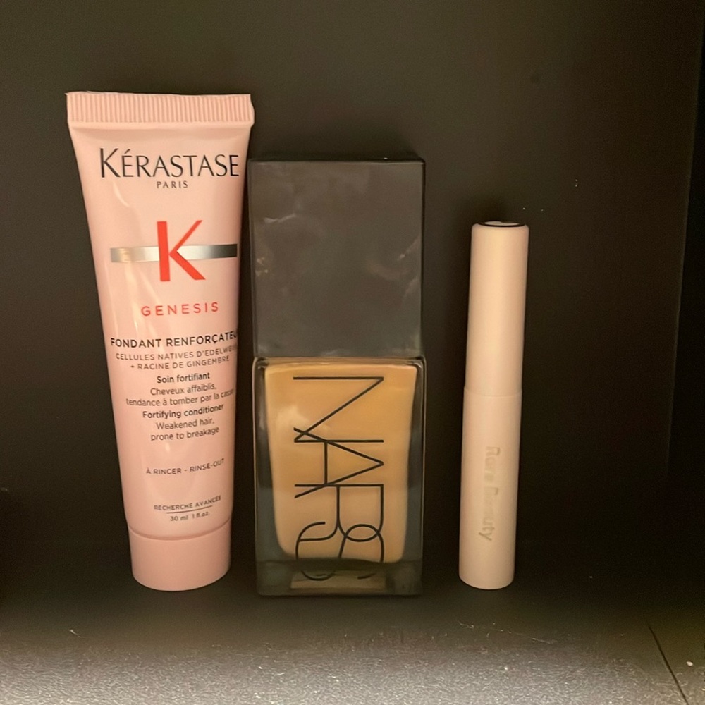 Nars light reflecting foundation Barcelona with samples